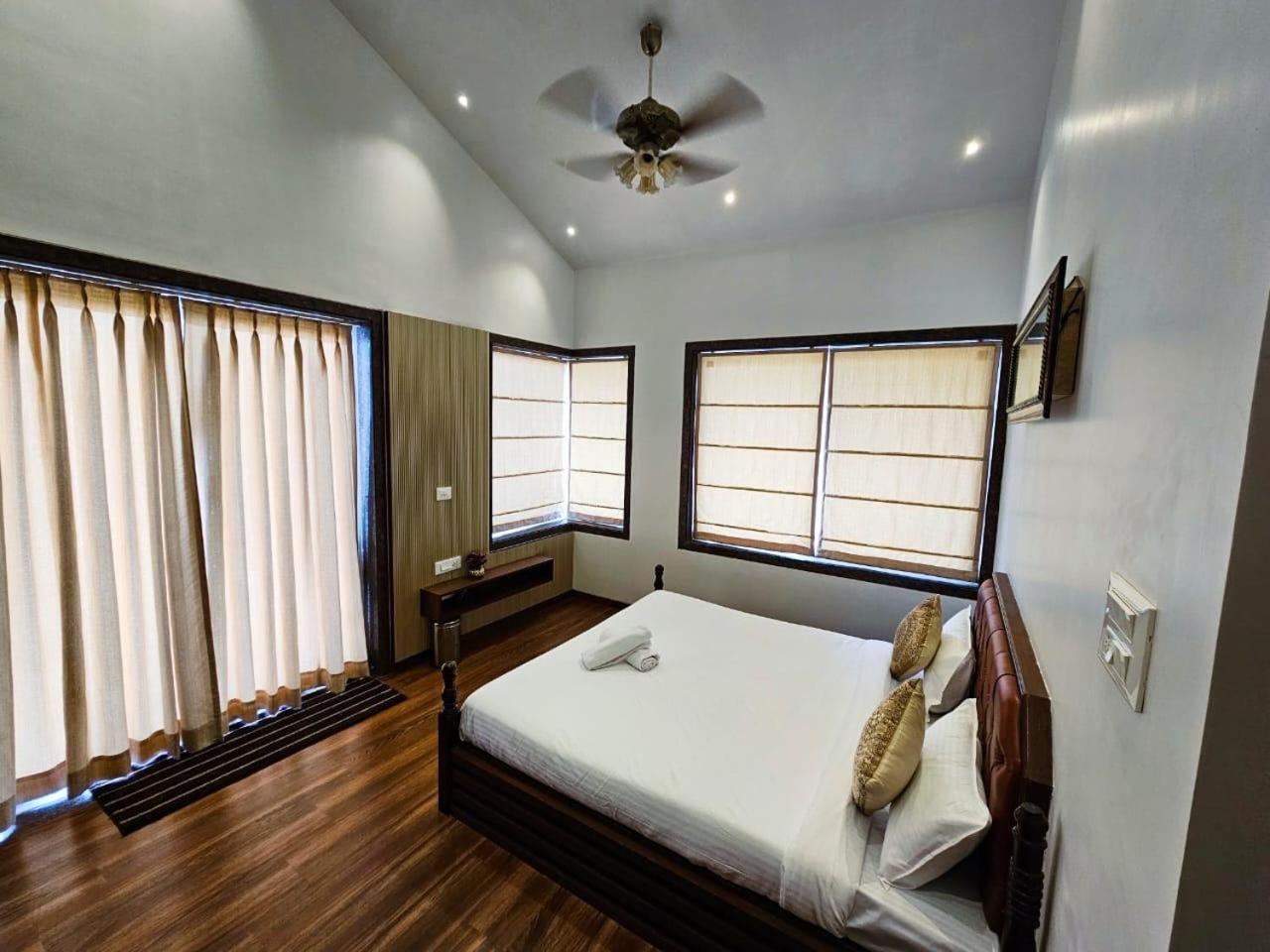Premium Chalet Lonavala Extérieur photo